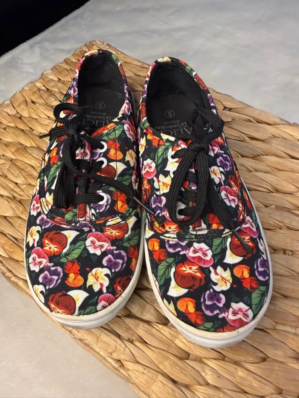 Disney Alice in Wonderland Floral Sneakers Women's Size 6 Black Canvas Low Top